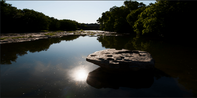 Round Rock - Rock in Lake View